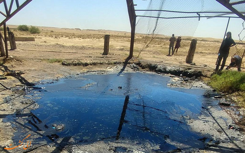 چشمه قیر روان